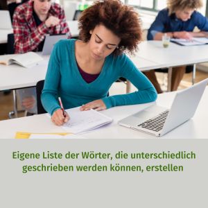 Studentin schreibt Text mit Stift.